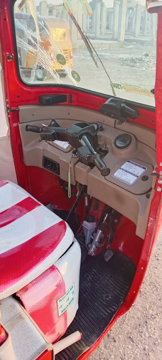 سلام عليكم شباب تكتك موديل 18رقم بغداد تحويل ثاني يوم مكينه مفتوحه لاتنقيص ولاتبخير بدون ظربه بس دوس معمرات سعر 5و400 وبيه مجال شي قليل العنوان بلديات شارع السجه رقم الهاتف ***********
