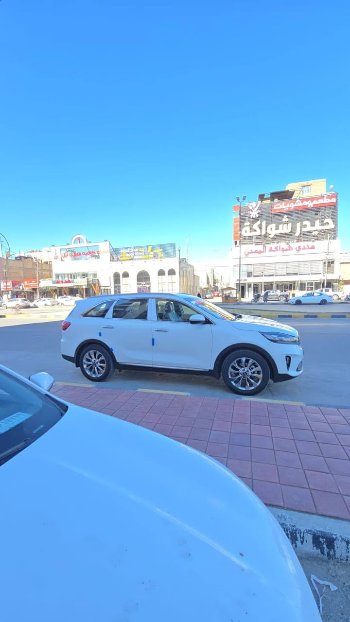 للبيع كيا سورنتو ٢٠٢٠ رقم اربيل  انكليزي ٦ سلندر  مكفوله من ضربه وصبغ وتبديل مكينه وكير على وضع الشركه  ماشيه ٦٢ الف سعرها ٢٥٨ وبيها مجال بسيط النجف الاشرف اتصال ***********
