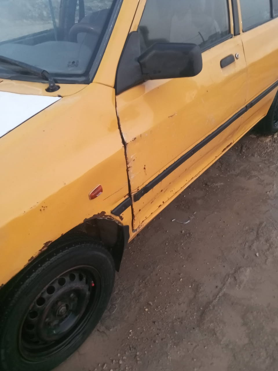 السلام عليكم سايبه للبيع موديل 2011 رقم بابل كير مكفول مكينه بيها بخار شواصي نظيفات سنويه ل 27 هزه جديده راعيها يمي السعر 22 وبيها مجال بسيط 
مكاني كوت رقم موبايل ***********
