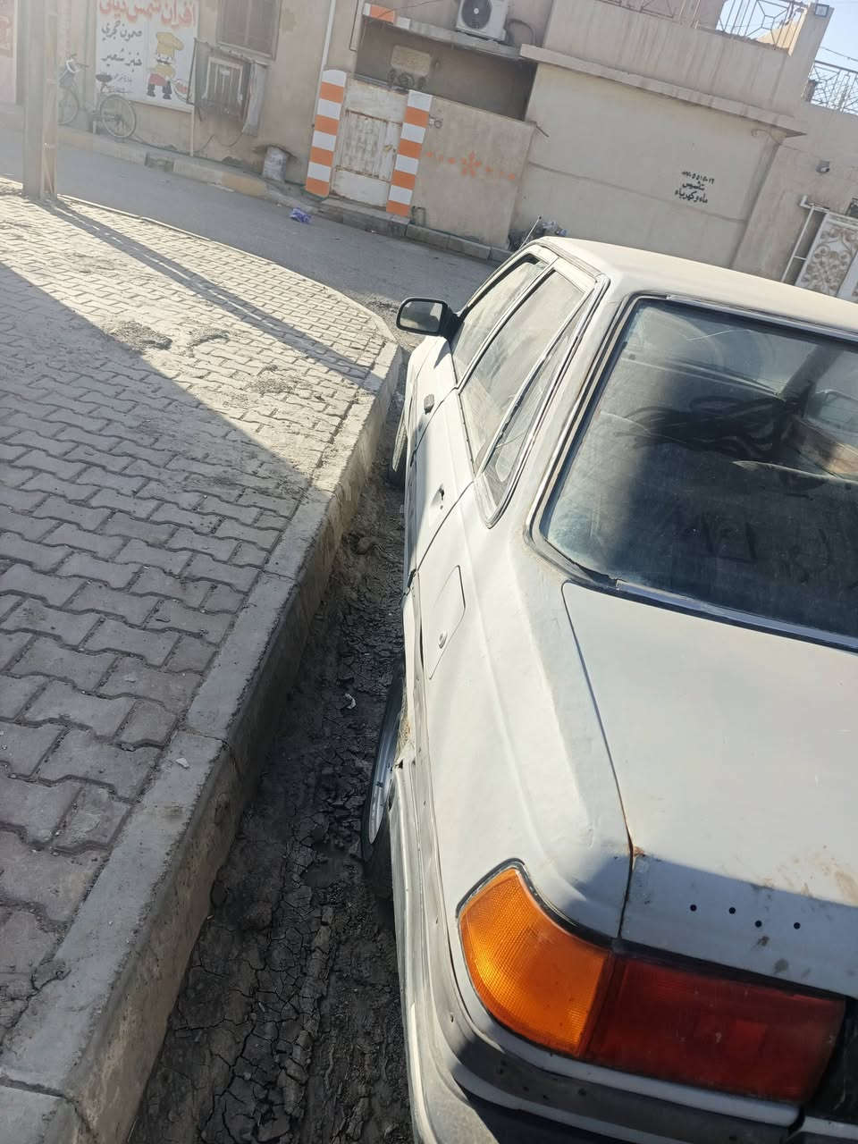 كرونا موديل ٨٥
كهربائي كله شغال 
مكينه بلاديه لاصرف ولاتبخير 
كامله حداديه ناقصه فقط صبغ 
رقمه ديالى دولي بسمي تحويل ثاني يوم 
ديالى ***********
٢٥بيه مجال بسيط
