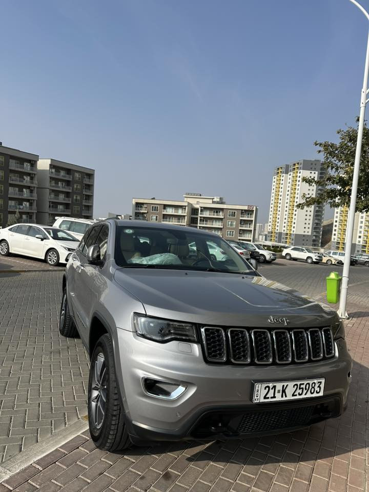 السلام عليكم ...
جيب فئه لارديو خليجي مكفولة كفاله عامه من الضربه والصبغ والشخط والتكحيل / ماشيه 33 الف كيلو (زيرو)
السياره على وضع الوكاله تايرات انتاج 2025 /هزه جديدة 
للاستفسار *********** واتساب / مكاني بغداد / الكرخ
