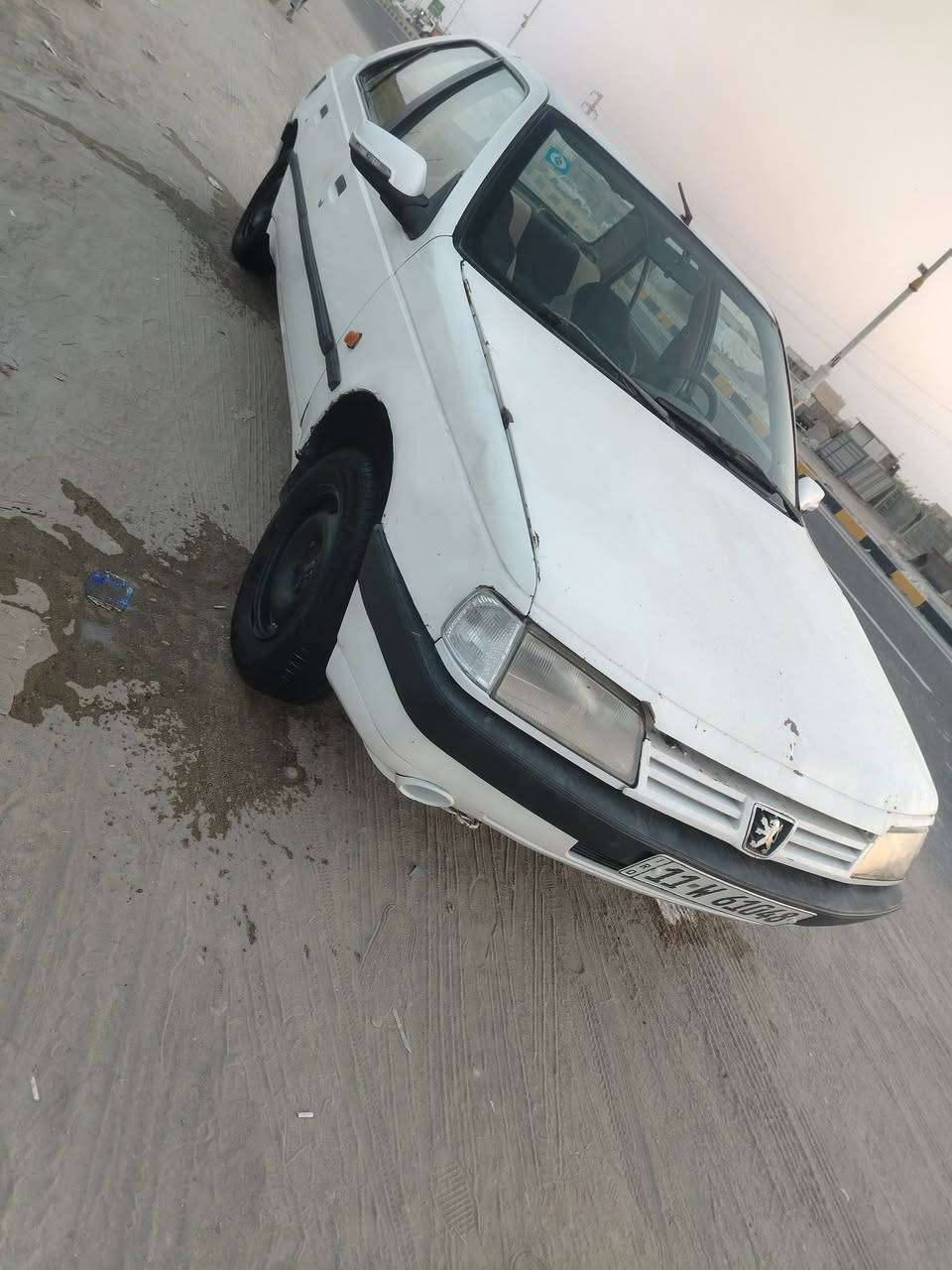 السلام عليكم سياره بيجو405 رقم بغدادوانه بسمي سياره جاهزه مكينه كير محوره كورله كهربياتها جاهزه ناصريه إسكان الصناعي 33 وبيه مجال ***********
