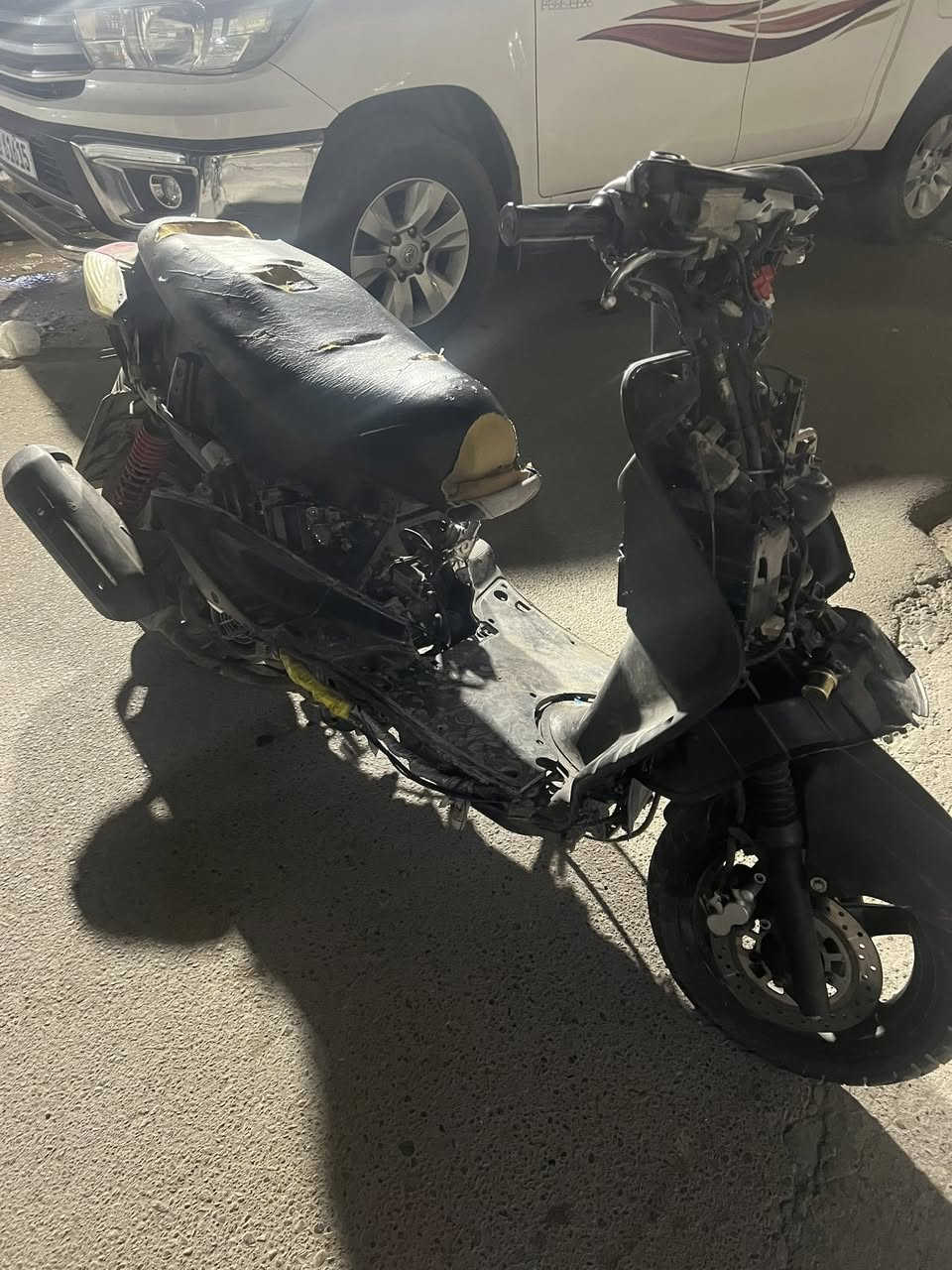 سلام عليكم سكنس نثيه  للبيع كوم حديد طفت خلصت بانزين وكامت ما تشتغل. *********** فقط واتساب 
 175
