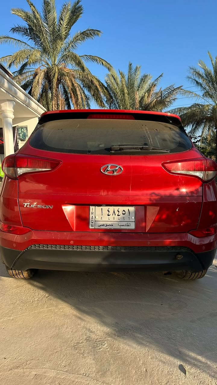 توسان 2017
فول مواصفات خليجي محرك دوش 2000
بيها 5 قطع باب وجاملغ الصدر تبديل والباقي صبغ
ماشيه 162 الف
رقم قادسية
محرك وكير كفاله عامه 
بدون دواخل 
132 وبيه مجال بسيط
***********
