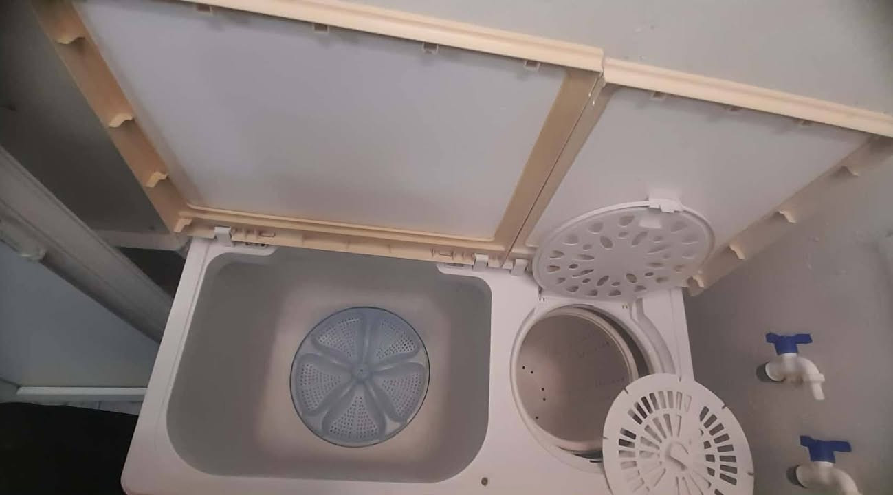 ئەم غەسالە بۆ فرۆشتن هیتاشی ئەسڵی بێعەیب لۆک لۆکە 13کیلۆیە کەلار *********** داوای100هەزاری لێدەکەم

تێبینی:.لەبەر گەورەیی دەیفرۆشم جێگەی نابێتۆ لەماڵمان ئاڵو گۆڕیش دەکەم لەگەڵ یەکێک لەوەی خۆم بچوکتر
