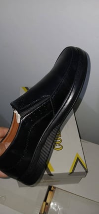 حذاء رجالي • مقاس ٤٧ • كرتون ٨ قطع