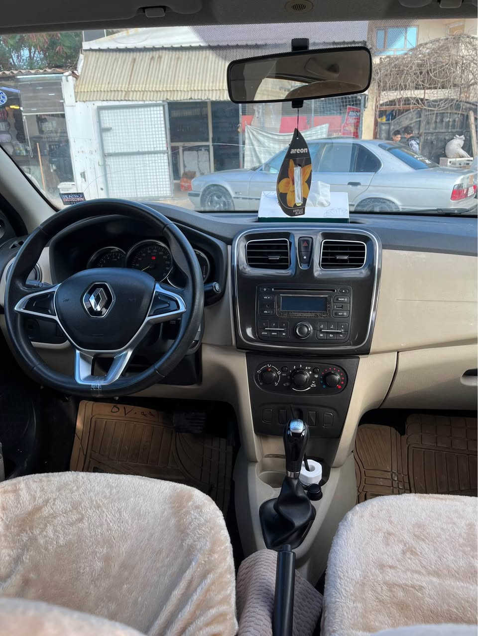سلام عليكم سياره رينو سنبول 2019 سياره جديده كفاله عامه سياره ابسمي هزه وباراد كوله جديد شرط مكينه مامفتوح داخل صحراواي اوتماتيك سياره بيه ملاحضات إصبع واحد بل بونيد وجاملخ الامامي طرف السايق امبدل تايوان وأصبع باب السايق تعديل بارد بجم رصعه صغير تبريد شغال وشرط التحويل مكاني كركوك سياره فقط للبيع رقم *********** السعر 88$وبي مجال شي بسيط Singapore
