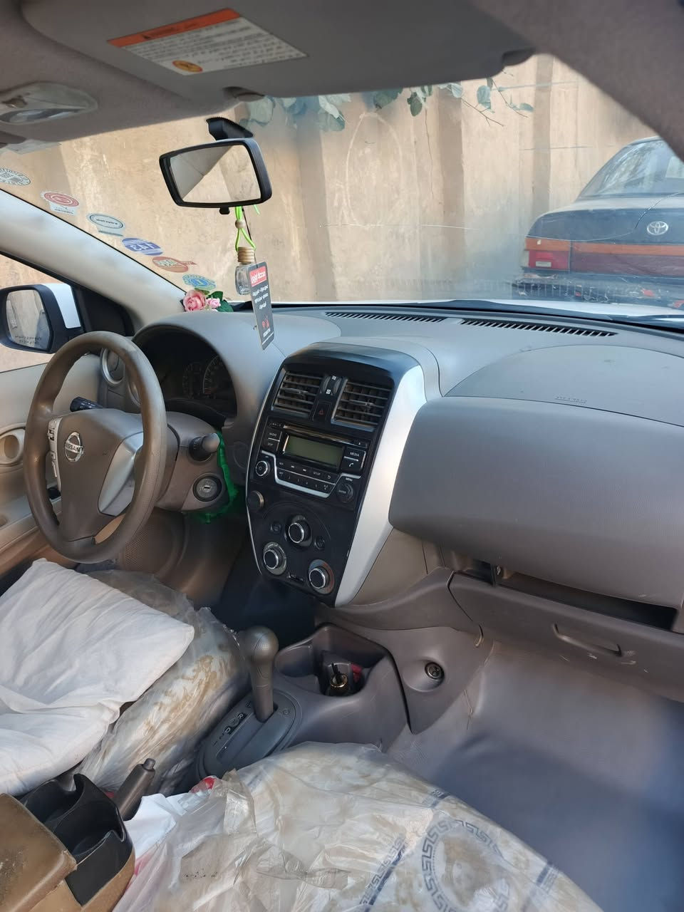 السلام عليكم

نيسان صني هندي موديل ١٩ فول تبريد وحداديه قبل شهر تخم تاير جديد ماشيه ١٣٠ سياره نضيفه تبريد واحد على واحد تحكمات ستيرن
رقم أربيل تحويل وكالة مضمون بأسم شركة 
حساسات تحكمات ستيرن سبايدر ويدات نيكل 
السيارة بيها ضربه بالجنطه ماواصله للحوض
 سبير مانازل
السعر ٩٨   بيها مجال بسيط 
المكان النجف 
***********
