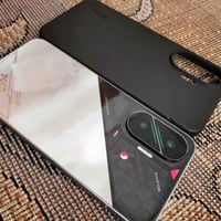 متوفر جهاز .POCO F7  الذاكره 256 الجهاز نضيف كلش ماداخل صيانه ابد + بي...