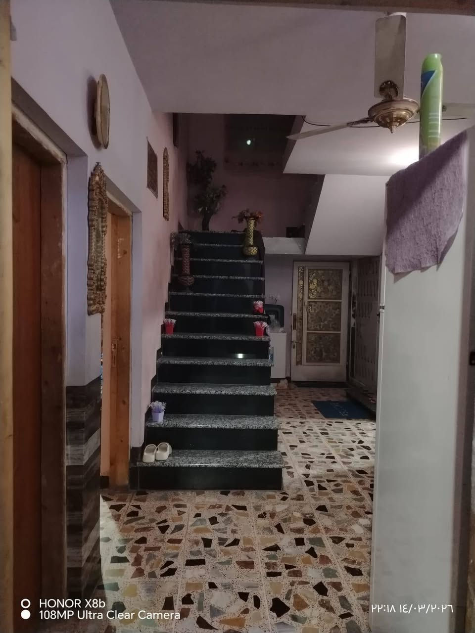 السلام عليكم بيت للبيع المساحه الكليه 350
البيت 150 اضافة حديقة وكراج باقي التفاصيل موضحة بالفديو
خدمات متكامله والتبليط للباب
يتكون من مدخل وصاله وحولي وغرفتين نوم و مطبخ وخدمات 

العنوان الدوره هور رجب  مقابل شركة ارض المدينة الهندسية مجاور جامع الكريم(قرية ابو سلام العويسي) السعر 160 مليون وبي مجال بسيط

الاتصال على  الارقام التالية 
***********
*********** واتساب
