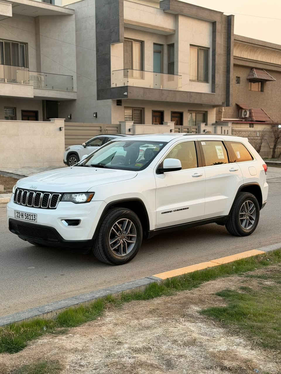 السلام عليكم
السعر 205 ورفه 

جيب لاريدو 2017 

محرك 3600 حساسات خلفية 

شفتات ستيرن شاشه  كامره

لايت زنون عالي وناصي 

بدون صبغ فقط دعاميه 

مكان سيارة بغداد جميلة
***********
