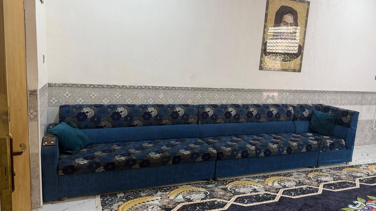 ديوان عشرة متر لامصلح ولا بي بسمار زايد شغل تزكام  نظيف جدا قماش مصري للبيع السعر 550 الف حلة مركز 
***********
