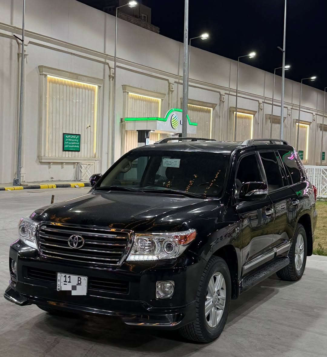 السلام عليكم 
لاندكروز ٢٠١٢رقم بغداد بسمي تحويل مباشر 
مواصفات لبريم معروفة 
مكفولة من الضربة والصبغ عدا مكانين بارد حتة دعاميات مكفولة 
مكينه 8V
ماشية 170الف حقيقي 
السعر 345وبيهة مجال بسيط 
اي استفسار ***********
مكاني بغداد قرب جامع النداء
