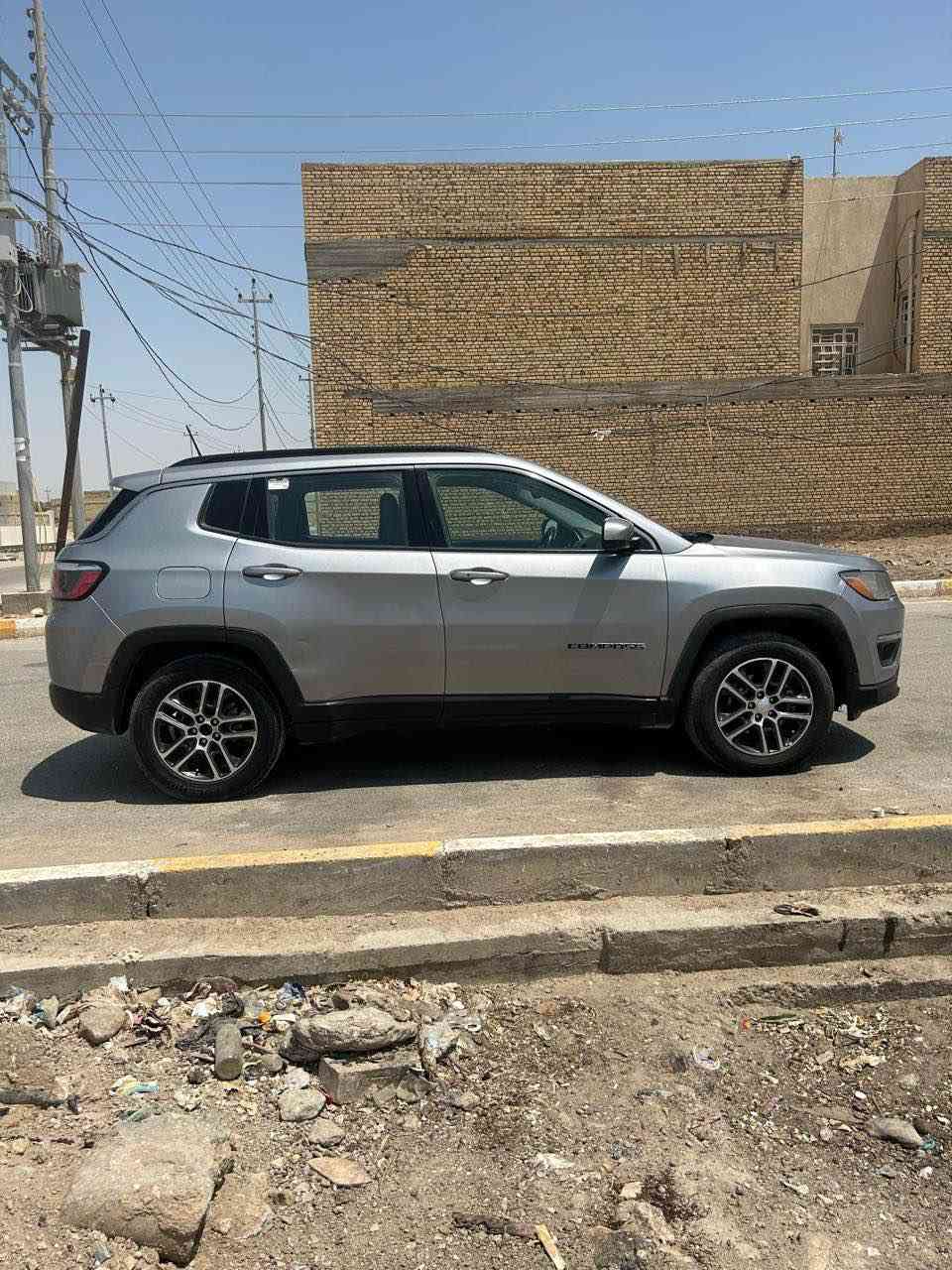 جيب كومبارس 2017 الشكل الجديد
السياره لمتد فول من عدا فتحه 
وارد امريكي 
الحادثه جاملغ وبنيد مع تبديل باب السياق في الداخل
المكان ذي قار / الناصرية 
السعر 120$
للتواصل الاتصال على رقم الهاتف 
*********** ناصرية, ذي قار
