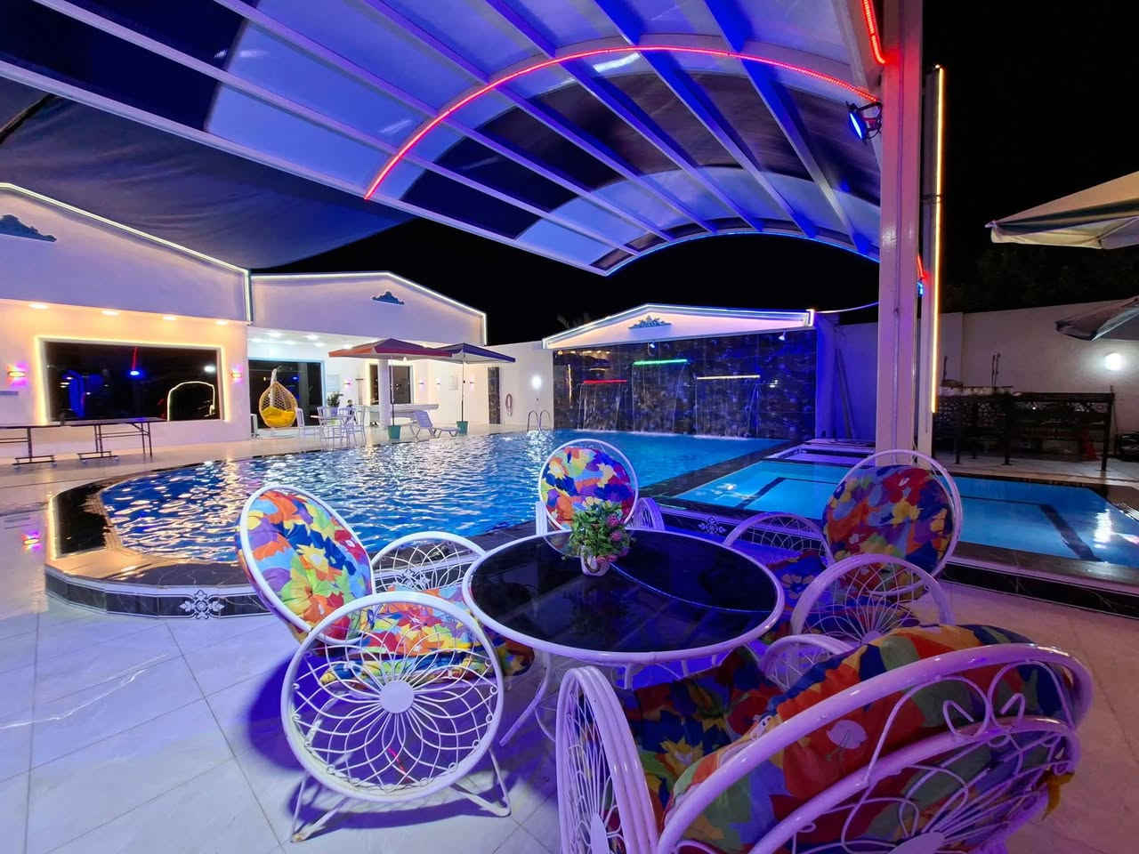 سلام عليكم متوفر مزرعه للايجار بلبوعيثة موثقة بتطبيق اجرلي للحجز ***********
