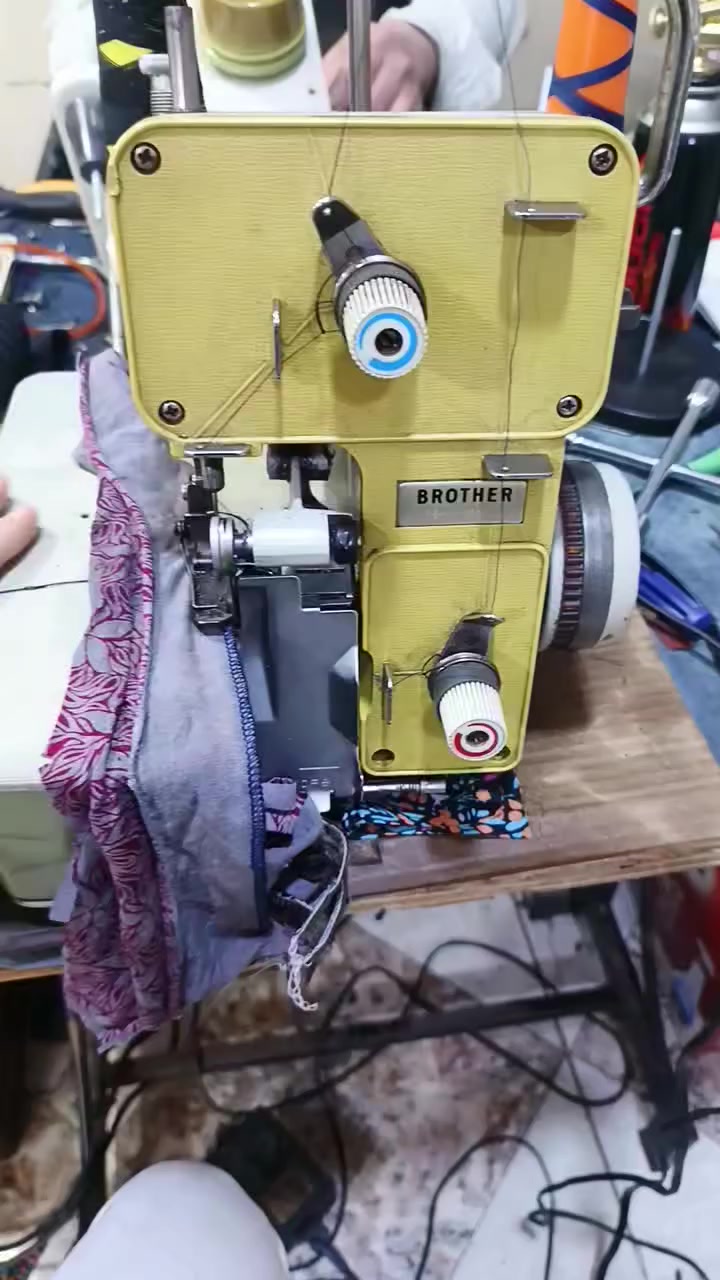 پێشانگای ئیلهام بۆ مەکینەی درومان 
بڕازەری ڕاستە درومانی دەستی دووبێ عەیب و بەشەرت ..
ژ.م***********
گەیاندن بەردەستە
