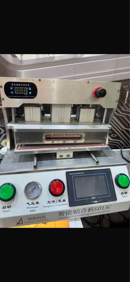 اجهزه صيانه 
1 -جهاز خاص بتبديل كلاسات الهواتف 
سعره 190 الف 

2- جهاز تفريغ الهواء بين الكلاس والشاشه 
ايضاً خاص بتبديل الكلاس 
سعره 190 الف 

3 _ جهاز الليزر سعره 880 الف 

ابحث عن الاجهزه وراح تعرفهم 
وذا تاخذهم كلهم يفرق بالسعر هواي 
مكاني بغداد /شارع الربيعي /بنايه البركه 
*********** بغداد, العراق
