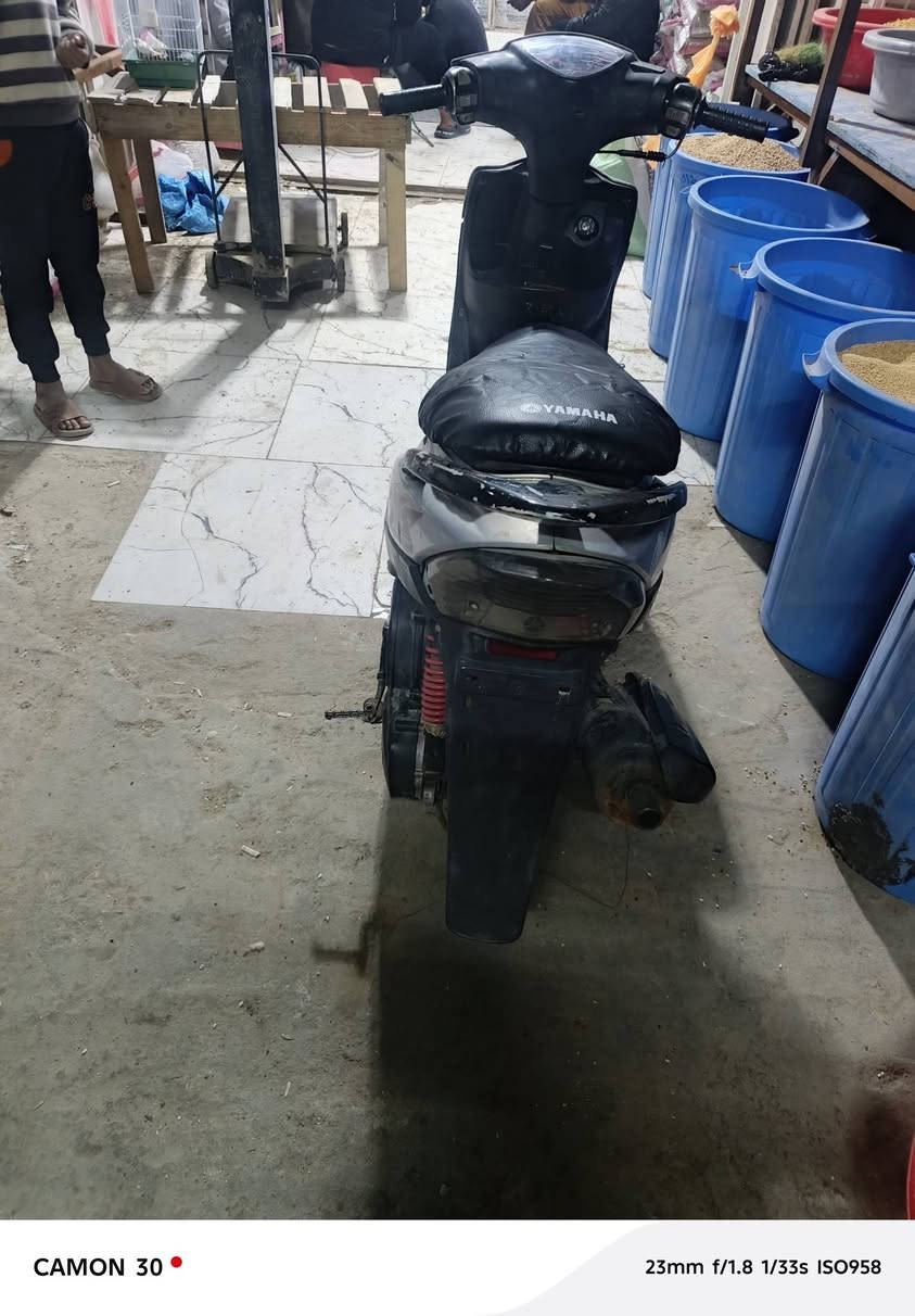 دراجه ماكس عدله دراجه حاويه ما مفتوحه السعر  650  وبيها مجال *********** مكانها على طريق السنيه حي الأمين
