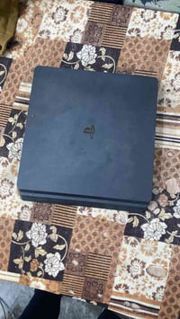 بلايستيشن 4 • ذاكرة ٥٠٠ جيجا • يدتين أصليتين