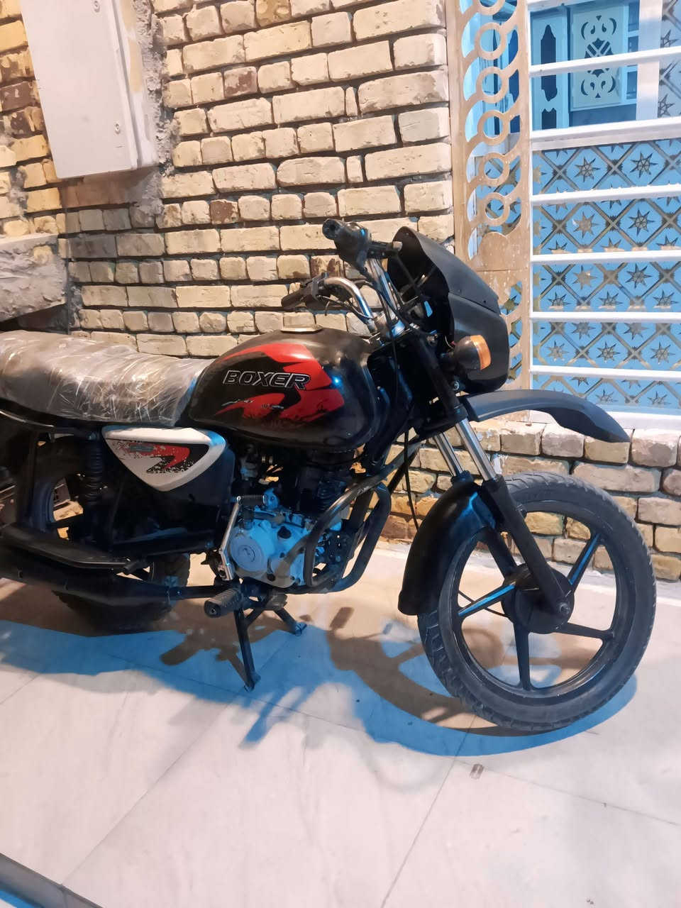 سلام عليكم ورحمة الله  من رخصة صاحب ااكروب  دراجه بوكسر اوراق اصولي ميه بالميه موديل 21 سعر 750 ودراجه نضيفه مكان الحمزه الغربي  وهاذه رقمي ‏‪***********‬‏
