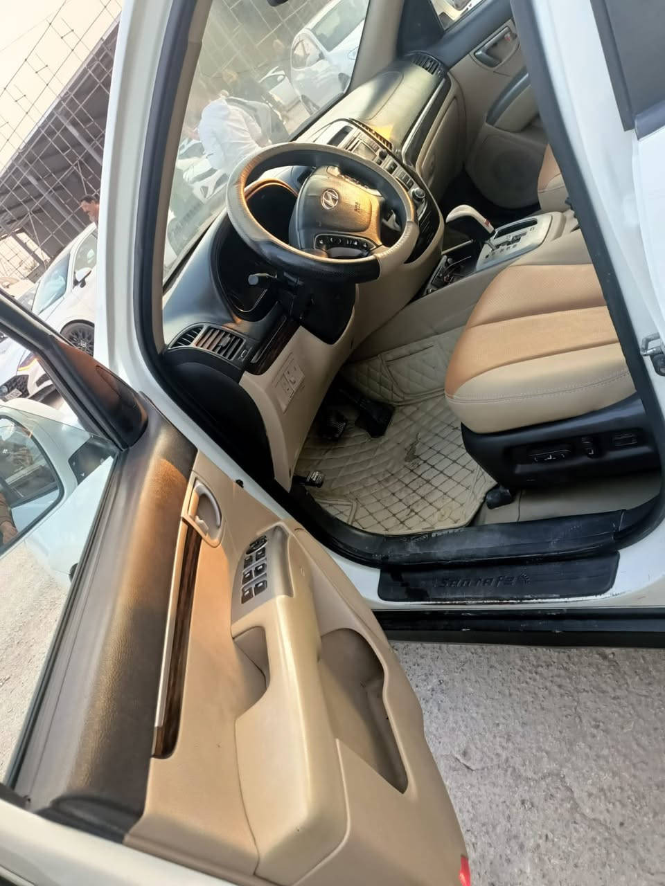 سنتافي موديل 11 وارد خليجي 6 سلندر مصبوغه حزام حداديه كير ومحرك  مشروط مصبوغة حزام .. بس لاتكم ولا شواصي ..رقم السيارة بغداد  السعر 130 وبيها مجال  والرزق للجميع .. ما متواجد على الفيس الاتصال على الرقم ‭0782 349 6687‬.. ما تعجبك اعبر المنشور او علق بشي يدل على كرم لطفك 🌺🌺🌺
