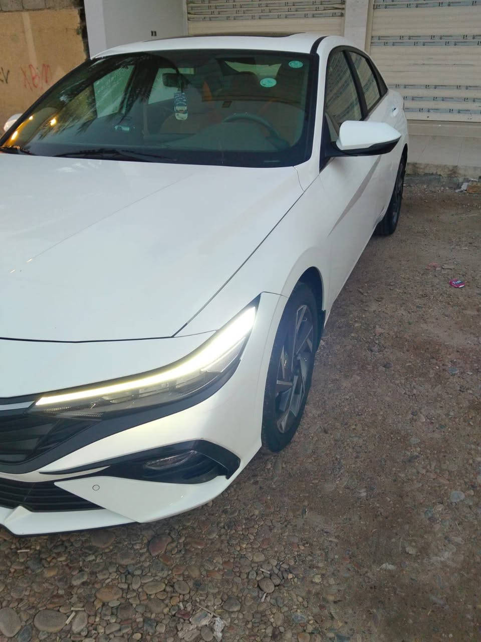 النترا 2024 خليجيه كوري اصلي محرك 2000 مكفوله من جميع النواحي ماعدا اقل من شبر صبغ اثر شخط السياره جاهزه وجديده واحلى من الصور تجي وشوف بعينك باسمي تحويل ثاني يوم  ماشيه 50 حقيقي رايدهه 185$ وبيهه مجال بسيط الشراي يتصل وبخدمتة ‏📞‪***********‬‏ مكاني بغداد الشعب مكلف بنشر والله الفيس مغلق
