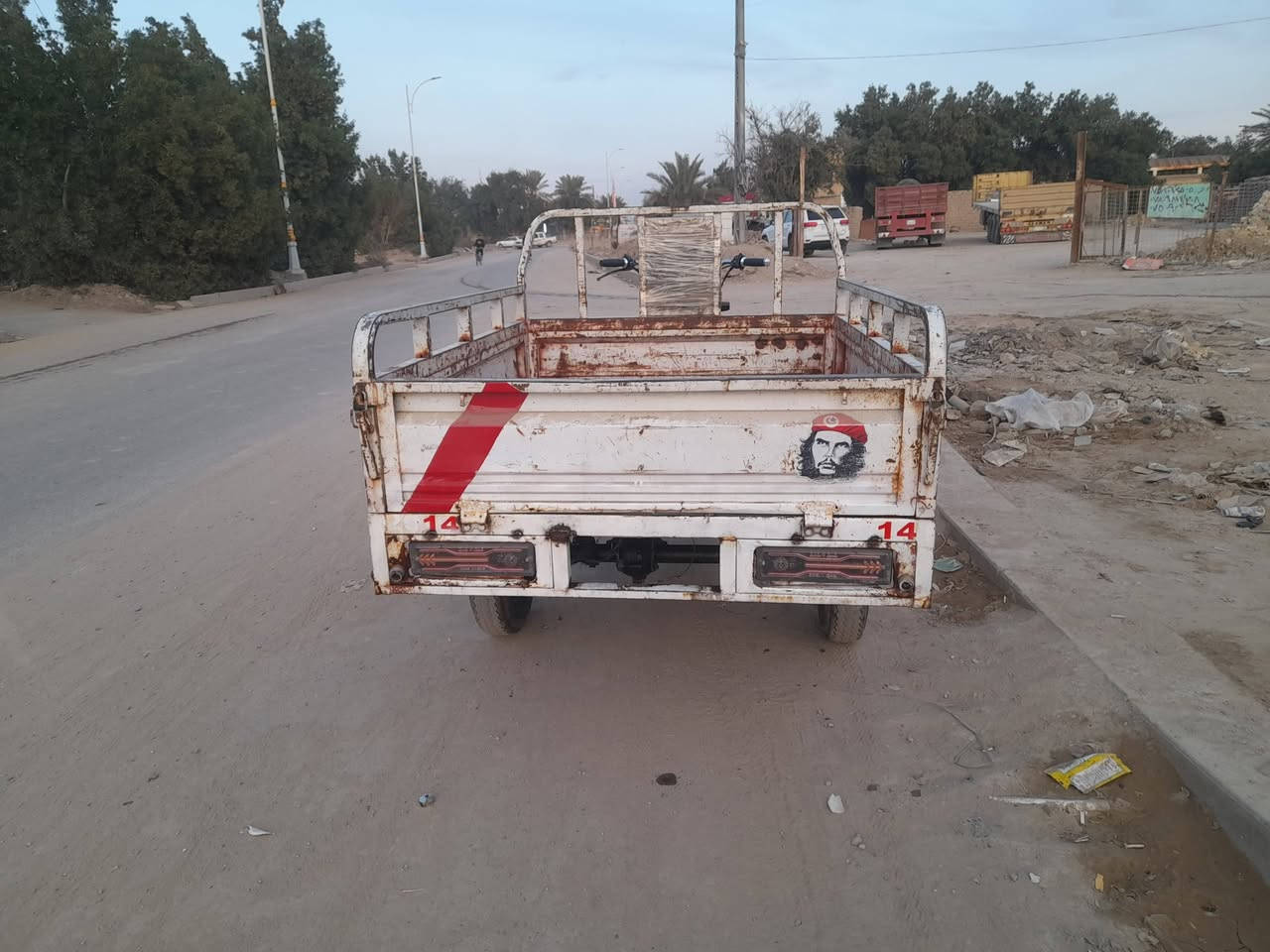 سلام عليكم ستوته البيع موديل 2013 وراق كامله محرك 22 ما مفتوح فقط بس كلجات كرهبيات شغاله سعر مليون 400 وبيه مجاى شراي مكان الناصريه سيد دخيل ***********
