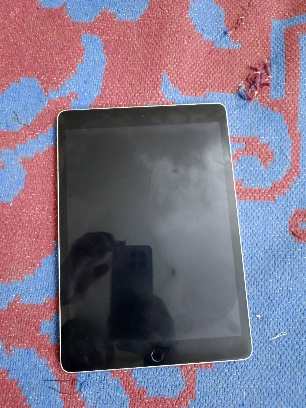 السلام عليكم .. ايباد 9 ذاكره 64 نضافه 88 مكاني بغداد المعامل طريق السياحي السعر 280 وبيه مجال قليل حك الجيه متواجد واتساب