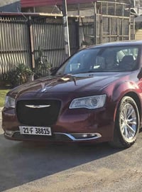 كرايسلر اوباما c300 2016  بدون ضرر بيهه فقط البابين اليمنه واليسره شوي...