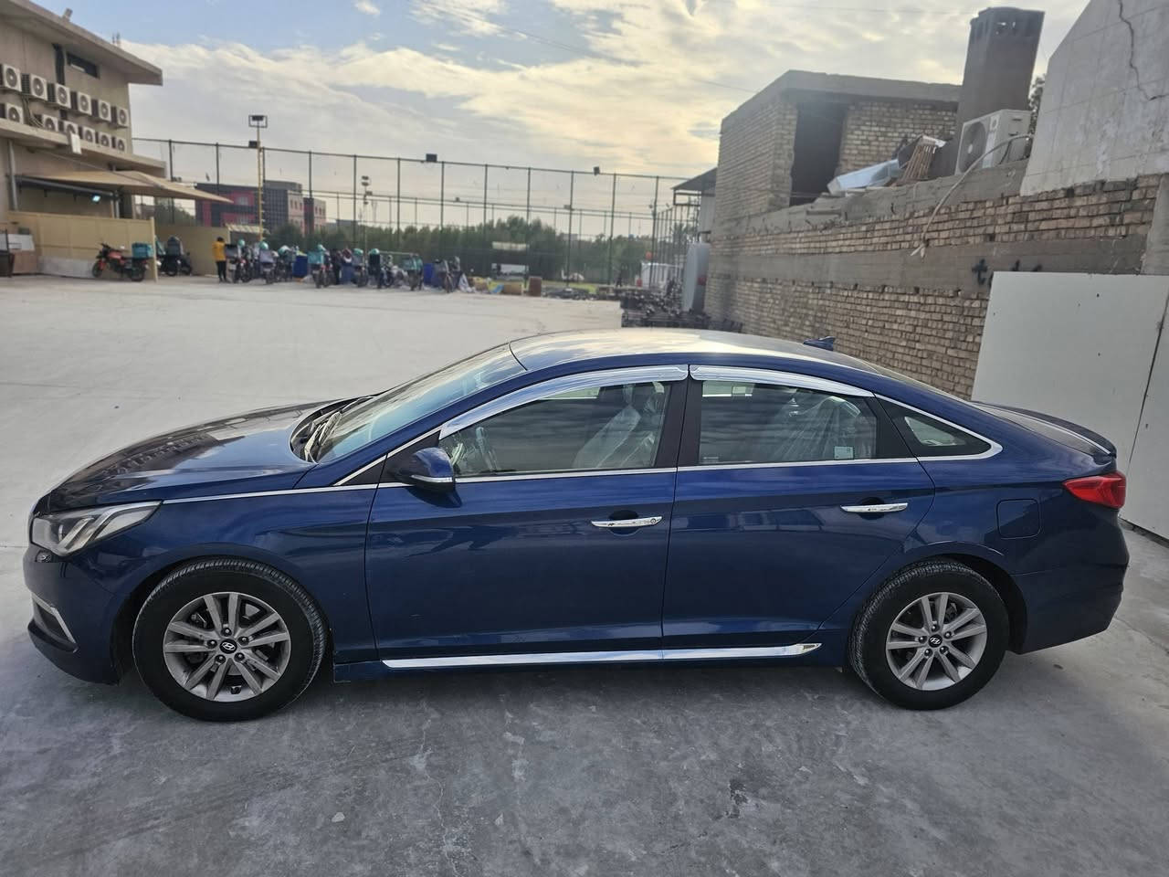 سوناتاوارد امريكي
موديل 2016 
🛑 السعــر : 112 بي مجال جدا جدا بسيط
السياره حادثها قطعتين چاملغ وبنيد السونار موجود داخل الصور
كير مكينه تبريد حداديه خير من الله 
المواصفات 
محرك 2400 
اشاير بالمري
شاشه كبيره
كامره
كشنات كهرباء 
لدات اماميه 
بعد هواي مواصفات 
رقم اربيل الجديد بأسمي
حادثها بنيد وچاملغ فقط
 مكان السيارة بغداد -  تقاطع درويش
للتواصل فقط اتصال
***********
