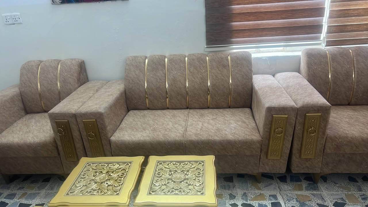 للبيع  قطعتين 3 نفرات و قطعة نفرين وثنين كراسي نفر واحد
للتواصل  ***********  /  ***********
