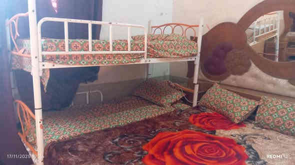 سلام عليكم غرف نوم للبيع مابيها كسر مستعمله كنتور 4 بيبان وجربايه 180 ب 200 زاويه وميز سعر غرفه 370 ويه جرابي حديد عدد 2 يصير 480 بدون جرابي 370 كربلاء المقدسة ***********
