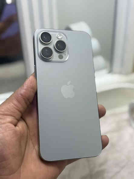 سلام عليكم ايفون ١٥ برو ماكس جهاز كلش نضيف لوك فقط مبدل ضهر اصلي ليزر جهاز بي هاي الفطور الواضحة بل صور فقط ذاكرة ٢٥٦ بطارية ٨٨ شرق اوصط A/AA السعر ٧٣٥ وبي مجال بصيط مكاني بغداد الامين ***********
