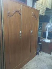 غرفه اخشاب • ٥ ابواب • نضيف جدا