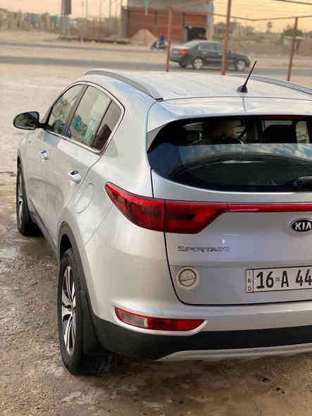 كيا سبورتج خليجي موديل ٢٠١٧ ماشيه ٨٧ الف السياره جديده كير ومحرك وحداديه وكهربائيات وتبريد كلها بلاد على وضع الشركة رقم قادسيه انكليزي باسمي مداور ثاني يوم بيها ملاحظه صغيره وهي وجود بارد أسفل الباب الخلفي الايسر الباقي مكفول من الضربة والصبغ للاستفسار المراسله او الاتصل على الرقم *********** آفاق
