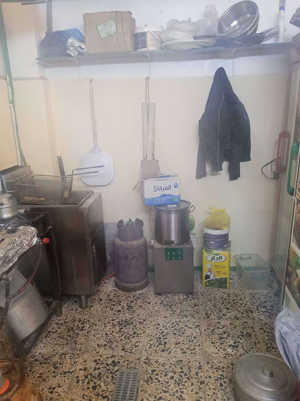 سلام عليكم مطعم للبيع النجف شارع حنون 
***********
