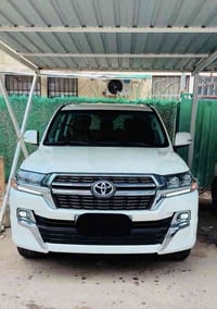 لاندكروز 2021 خليجية   فطيم اصلية   محرك 8 سلندر / 4600   ماشية 46 الف...