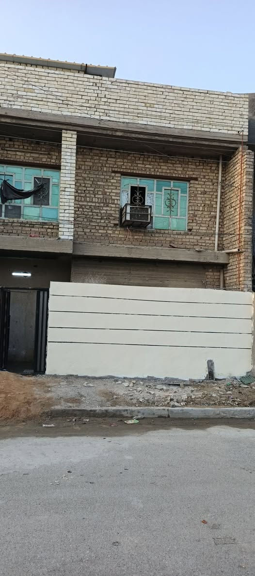 للبيع ٧٥ متر مربع في منطقة ام الكبر والغزلان 
بيه اربع غرف اثنين مطابخ
واثنين حمامات الاستفسار اتصال على هاذ رقم***********طابوصرف
