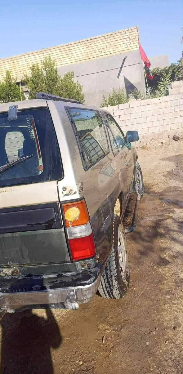 نيسان صالون 93 رقم بغداد للبيع 
***********
