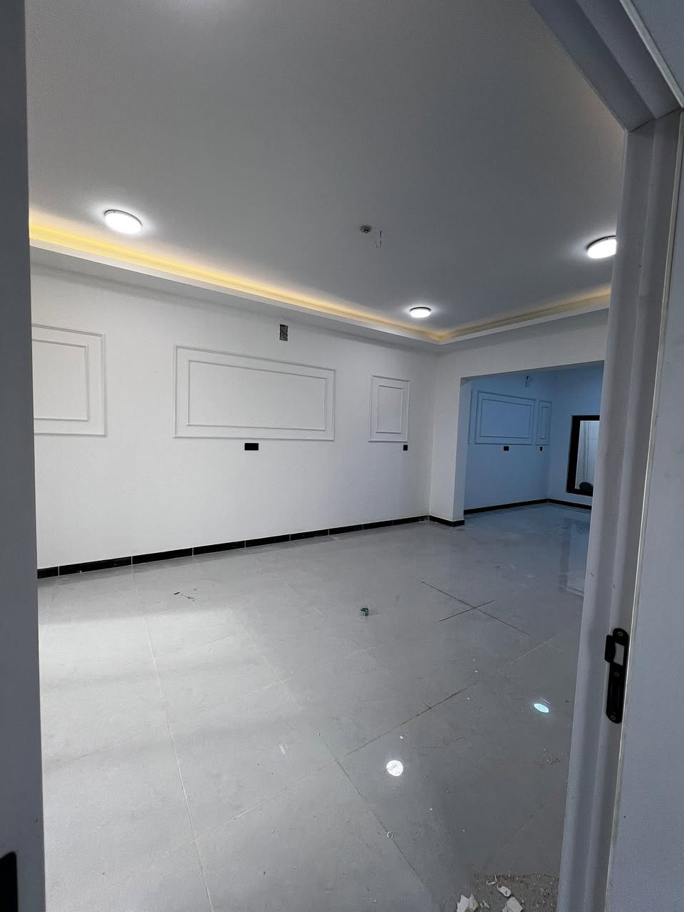 🏠 فرصة عقارية مُميزة
بيت موقع تجاري مساحه250م vip  
طابقين بسعر مناسب جداً ‼️

🟠 تصميم الخارطة : الحديثه 

يكون البناء للطابقين  - 🏠
غرفة عدد 4 بنظام السويت - صالة عدد 2-  استقبال -مطبخ حار وبارد - وحديقة  - كراج خاص بالسيارة -‼️

📍يباع نــــقـــــــــداً 

للاستفسار اكثر مراسله الصفحه او لاتصال بالرقم 
 ***********
