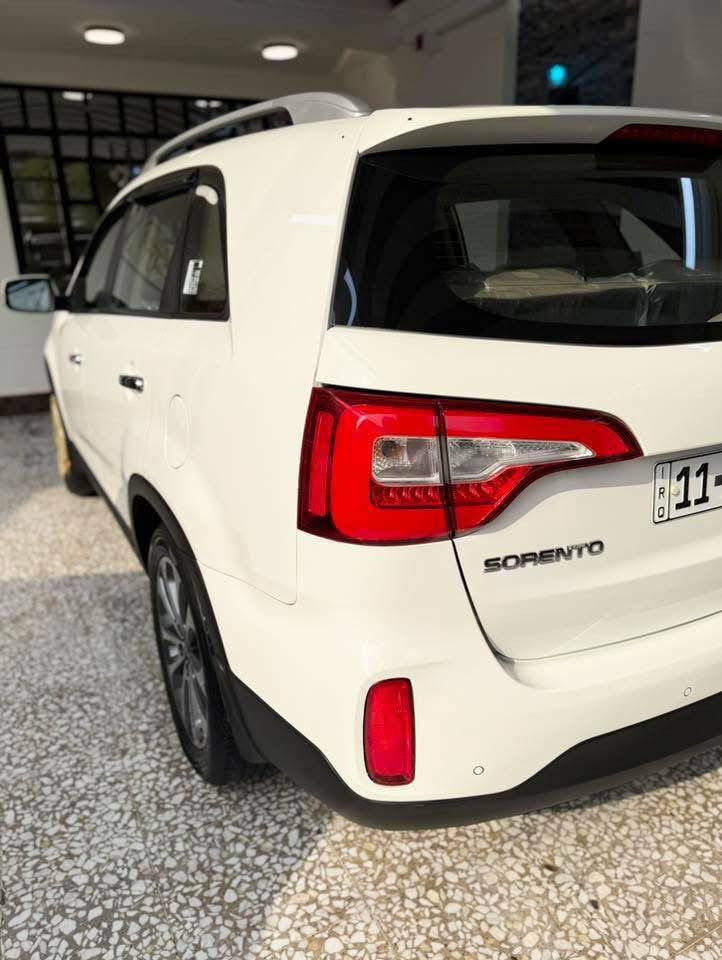 السلام عليكم  البيع ونقد 
كيا سورنتو 
ستلام من شركه موديلها من 2015
 فابلون الشركه على قماره ماشيه 63 الف شرط   علا ايدي وحده من الشركه والي هسه   السياره استعمل جدا بسيط رقم بغداد جديد 
 مكفوله من الضربه والصبغ والحادث والتبديل  سياره جديده بمعنى الكلمه 
فول 1 علا 1 كويتيه  أعلى فئه بيهه
مواصفات   محرك كير عله وضع شركه 
بصمه 
بونراما طكتين
مري قلاب على بك 
داخل  لونين   قرميدي 
كشنات تدفأ وتبريد 
بردات خلفيه بلاديه
فور ويل دفع رباعي 
حساس خلفي  وامامي 
زراك ليت زنون 
كامره خلفي  مانع تزحلك 
تدفأ استيرن    نضام ايكو  تحكم ستيرن جهتين 
تبريد بيانو  6 سلندر 7 راكب 3 قطع تبريد 
و بعد بيهه هواي مواصفات السياره جديده بمعنه الكلمه
 مال جناي  
  رقم  ***********
  مكان السياره بغداد
