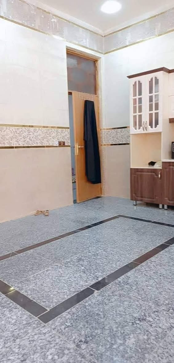 بيت للبيع المساحه ٢٠٠متر طابق واحد دوانم دورالنفط عل السده قرب بيت حيدرالغراوي للتواصل  على رقم تلفون ***********
