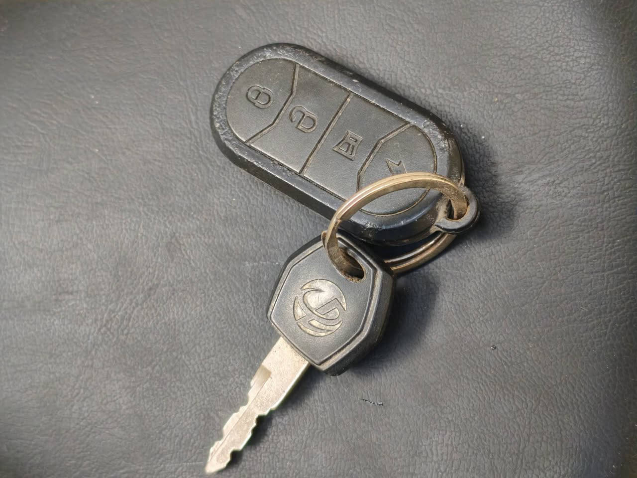 السلام عليكم 
باسكل شحن للبيع 
مواصفات بي 3 سرعات ⚡ و تايرات جدد امامي و خلفي و بريكات جدد امامي و خلفي و لايت لدات جدد نقصة فقط بطارية 🔋 
السعر/ 120 او بي مجال للشراي فقط 
مكاني/ كربلاء المقدسة/ الامن الداخلي حي الساهرون 
للستفسار/ *********** او مراسلة خاص
