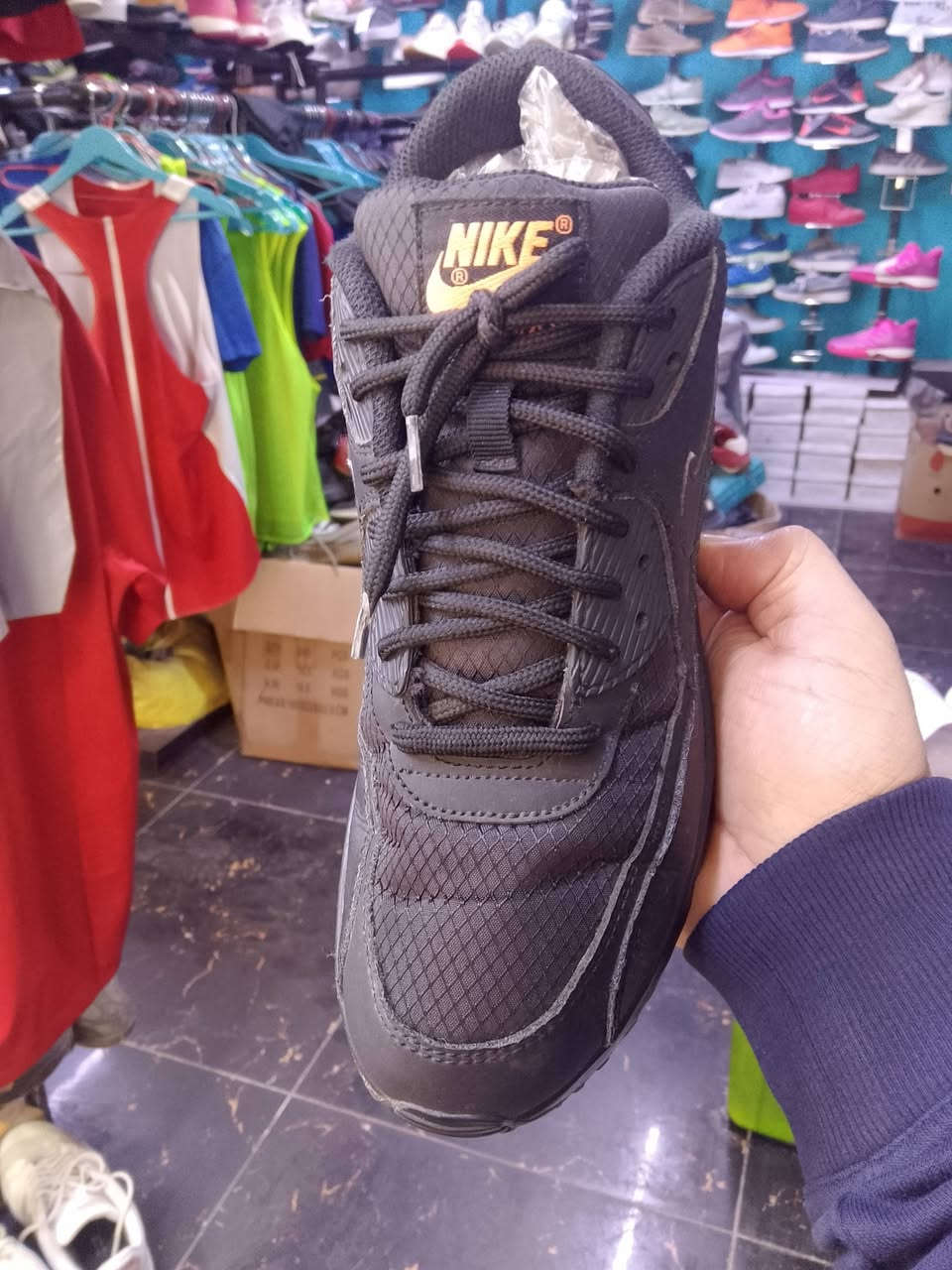 قطعه رشاقه وأناقة ونظافته فول من نايك اير ماكس
القياس..42.5
طول القدم..27سم
المنشأ..ڤيتنامي
السعر.فقط20الف فقط 20الف 
توجد خدمة توصيل كل المحافظات 
للحجز والاستفسار راسلنا واتس اب وماسنجر عله الرقم الموجود ***********ابو ايمن
