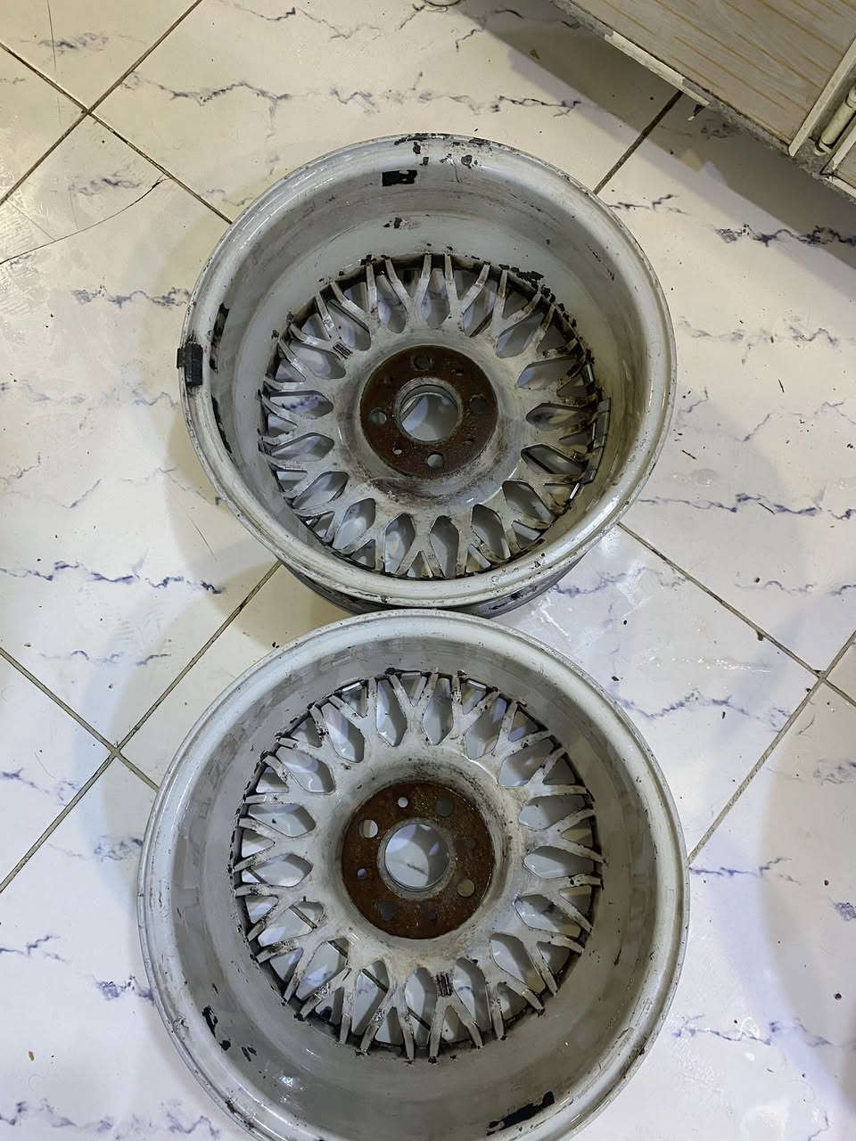 السلام عليكم 
زوج خليه حجم 15 
زعره اصلي 
السعر 100 ألف 
مكاني بغداد الدوره 
***********
