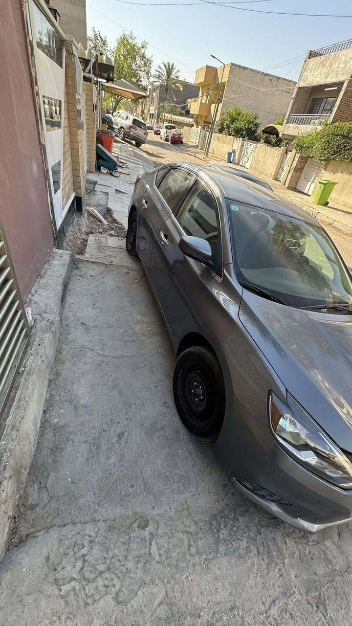 السلام عليكم 
نيسان سنترا 2019 للبيع 
رقم بغداد سنويه جديده قبل شهر جددت
وارد امريكي الحادث
 باب السايق صبغ 
باب خلفي عكس السايق كلير 
هاي من اخذته وموجود السونار القديم 
وصار بيه ضربه بجاملغ السايق بارد 
وبيه شخوط بسيطه 

كير ومكينه وتبريد مكفول 
ماشيه ٧١ ميل قابل للزياده 
مكاني بغداد 
السعر ١١٠
رقم الشاصي 3N1AB7AP8KY352290

للاستفسار ***********
