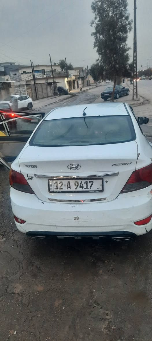 اكسن مضلع ٢٠١٢  بسمي + كربون بنزي
كير محرك شرط 
مصبوغ عام
بيها ضربه من صندوك جاملغ بيهم معجون  
***********
السعر 70
