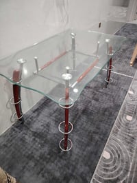 ميز طعام للبيع السعر  ٥٠ للاتصال 07702571947