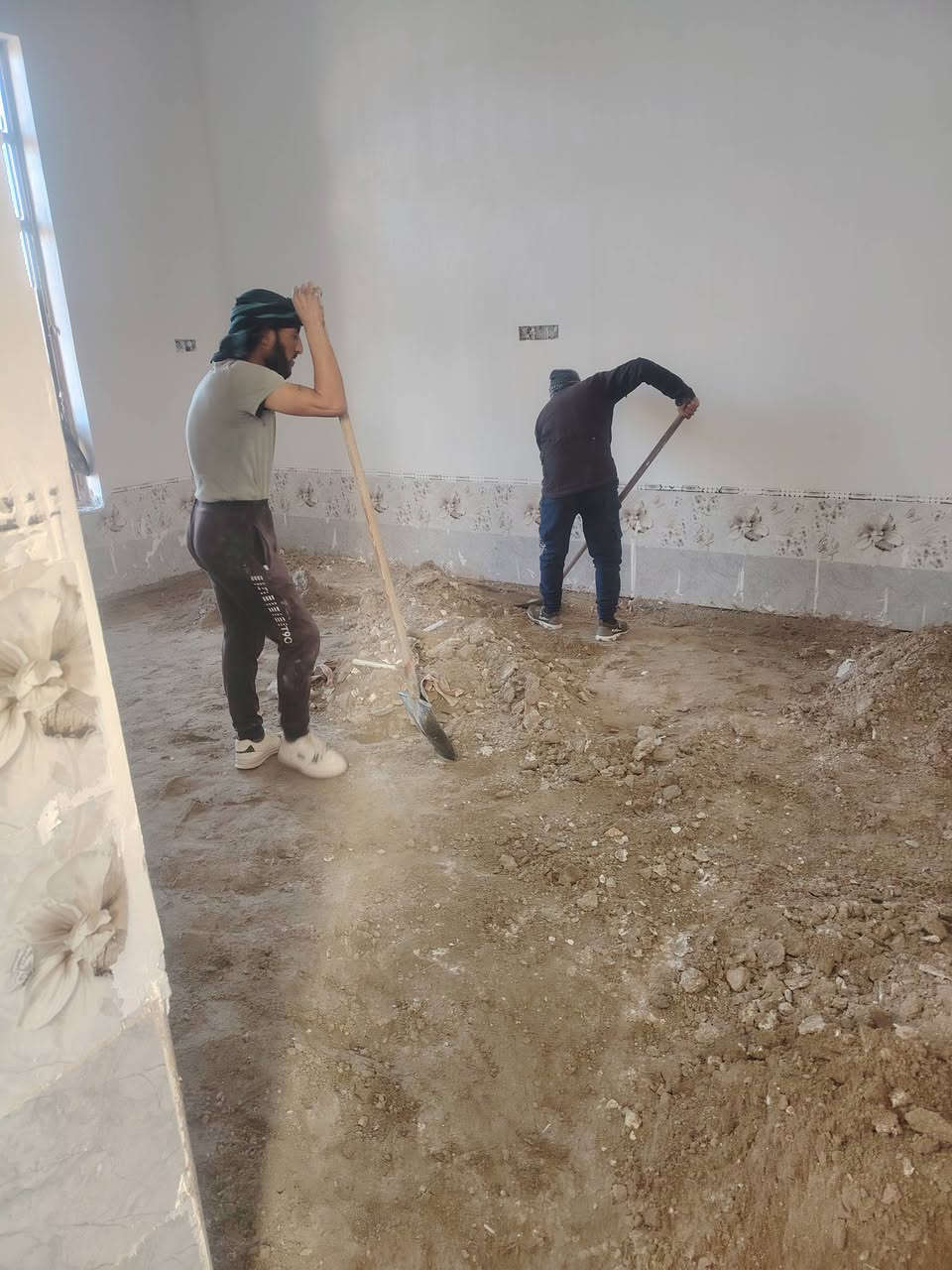 السلام عليكم شغلنا ليل ونهار برمضان يوجد كادر عمل جاهز  تصعيد مواد  / تنضيف بيوت  / تفليش  / تكشيط  / دفن نهري  / شقلنه ليل ونهار  / وماعليك بكلشي تاخذ شقل جاهز مني  / ومعداتنه جاهز وسياره تجيك للبيت ماعليك بس تصال على رقم/  ، ***********
