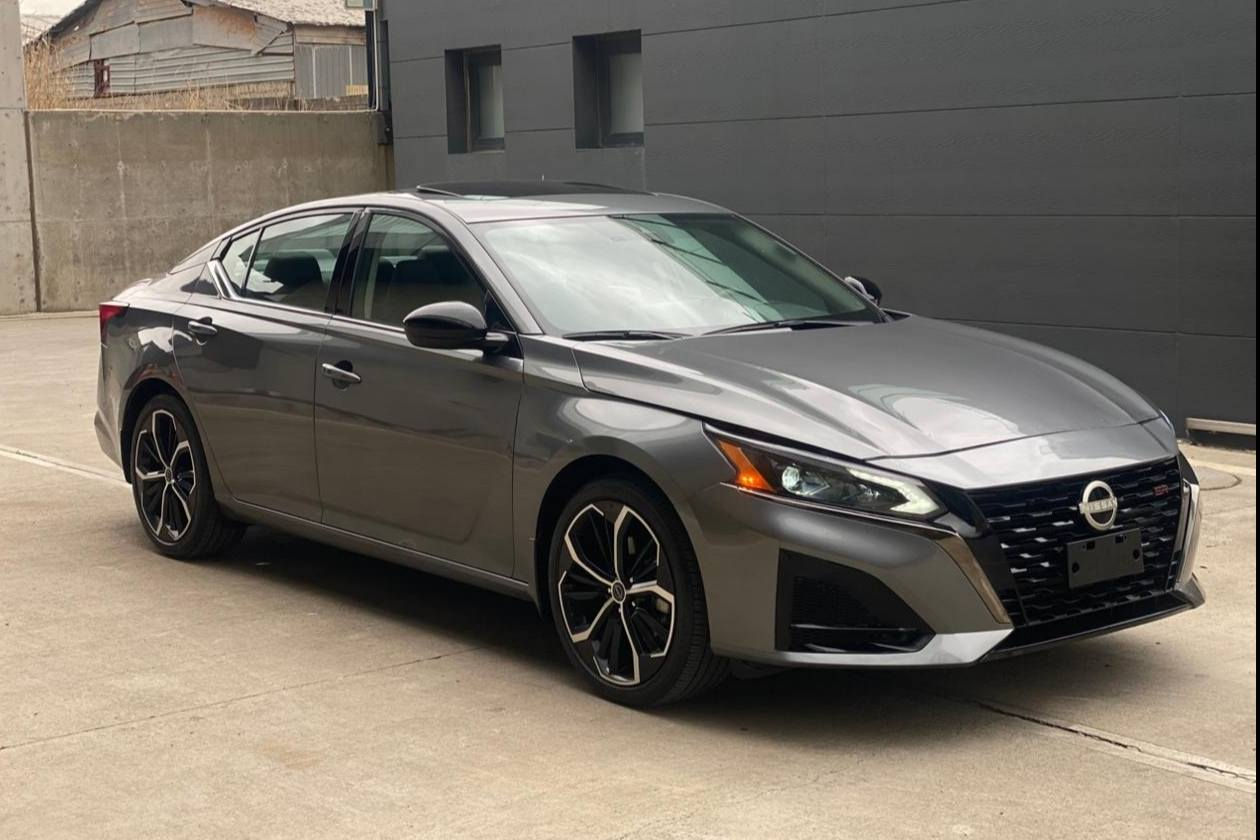 نيسان ئالتيما 2024 قەپات مواسەفات SR PLUS 
39,000 ميل روشتووه 
سەيارەکە ماشاءالله زور تازه و جوانه 
تەنها يەک جاملغى سەكن بوياخه بەبى ناووكرتن
بونيدەکەى كەميك PDR تيايه 
بيش و دوا كەبسه سيتى راديترى بيلاديه
سەيارەکە جاهيزه يەك دولار مەسەرەفى تيانيه
ژماره كاتيه دوو مانكى لەکەلە بو رەقم كردن

سـعـر : لە کۆمێنت داوابکە ڕاستەوخۆ بۆت دێت 📥 

گێر ومەكينه وبەرد و رادار وكارەبايى به شەرت
هیچ کێشەیەکی تێدا نییە 

ژمارەی خاوەنەکەی 
وەتساب : ***********
